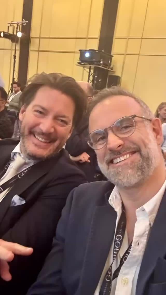 Jahreskongress der Vereinigung der ästhetisch-plastischen Chirurgen in Berlin. Cool war’s ✌🏼

#chirurgie #kongress #berlin #drholdenried #schönheitsklinik #beautydoc #lauchringen #beauty #klinikamschwarzwald #plastischechirurgie