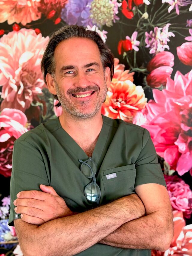✨ Dr. Henning Ryssel! ✨

Wir freuen uns, einen weiteren Facharzt für Plastische & Ästhetische Chirurgie in unserem Team begrüßen zu dürfen.

Dr. Ryssel bringt langjährige Erfahrung in der rekonstruktiven Chirurgie, ästhetischen Eingriffen und medizinisch indizierten Liposuktionen (Lipödem) mit. 
Sein Fokus: Natürliche Ergebnisse, höchste Sicherheit und echte Patientenzufriedenheit.

💙 Mit Präzision, Einfühlungsvermögen und dem Anspruch, Medizin und Menschlichkeit zu verbinden, verstärkt er unser Team.

Herzlich willkommen in der Klinik am Schwarzwald!

⸻

📍 Klinik am Schwarzwald – Hauptstr. 31, 79787 Lauchringen
☎️ +49 7741 835 825 | 📧 info@klinik-schwarzwald.com
🌍 www.klinik-schwarzwald.com

⸻

#klinikamschwarzwald #drhenningryssel #plastischechirurgie #ästhetischechirurgie #schönheitschirurgie #brustoperation #liposuktion #plasticsurgery #beautydoc #schönheitsklinik #lauchringen #basel #zürich #waldshuttiengen #rheinfelden
