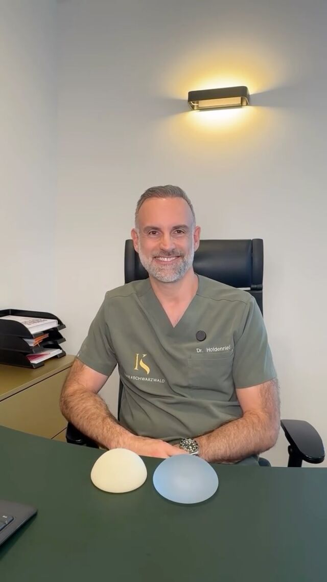 💡 Wie lange halten Brustimplantate eigentlich? 💡

Früher hieß es oft, dass Implantate nach 10 Jahren automatisch gewechselt werden müssen – das stimmt heute so nicht mehr! 🙅‍♀️

Dank moderner Materialien und Technik können hochwertige Brustimplantate 20 Jahre oder länger im Körper bleiben. Ein routinemäßiger Austausch nach einer festen Zeit ist also nicht nötig. ✨

👉 Ein Wechsel ist nur dann sinnvoll, wenn:
	•	Beschwerden auftreten (z. B. Verhärtungen, Schmerzen, Formveränderungen)
	•	eine Kapselfibrose entsteht
	•	die Patientin sich eine Veränderung in Größe oder Form wünscht

🔍 Wichtig: Regelmäßige Nachkontrollen beim Facharzt geben Sicherheit. So kann frühzeitig erkannt werden, ob alles in Ordnung ist.

💖 Jede Brust-OP ist individuell – die Entscheidung über Austausch oder Belassen der Implantate trifft man immer gemeinsam mit dem Arzt.

✨ Beste Qualität und höchste Sicherheit durch Klinikstandard ✨

☎️ +49 7741 835 825
📧 Info@klinik-schwarzwald.com
📍Klinik am Schwarzwald
Hauptstr. 31
79787 Lauchringen
🌍 www.klinik-schwarzwald.com

#Brustimplantate #ÄsthetischeChirurgie #BodyConfidence #SchönheitMitSicherheit